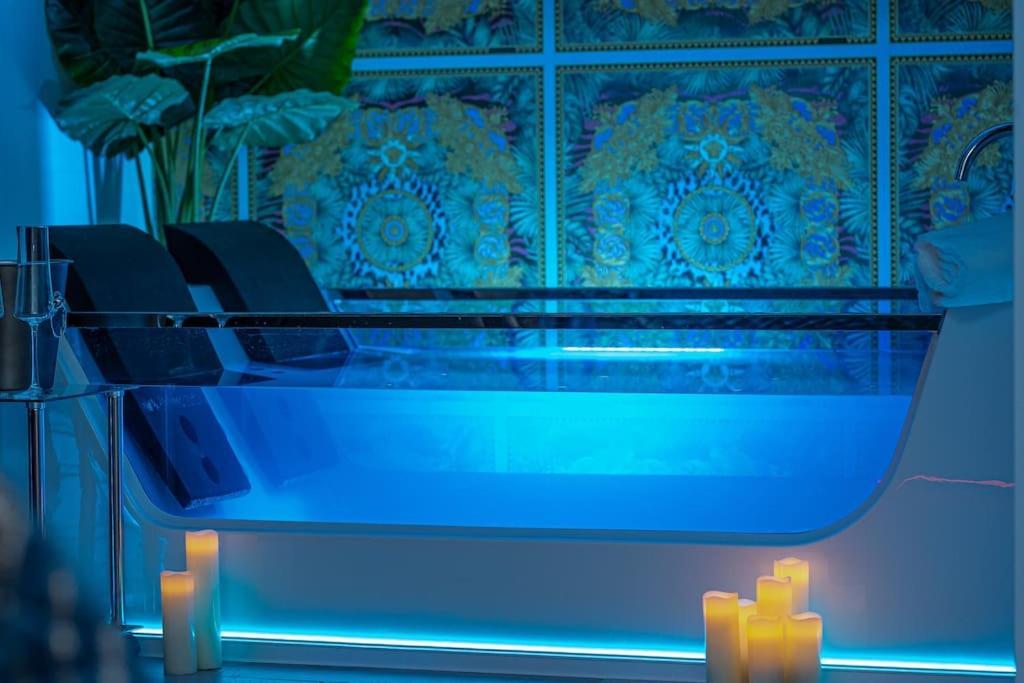 Luxury Whirlpool Jacuzzi